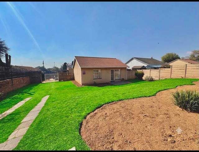 4 BEDROOM HOUSE FOR SALE IN MOFFATT VIEW